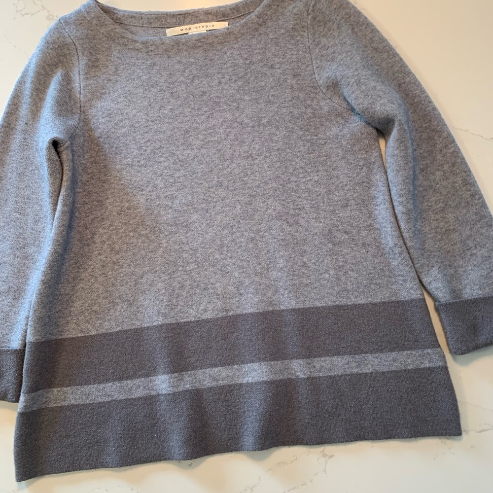 Max Studio sweater EUC